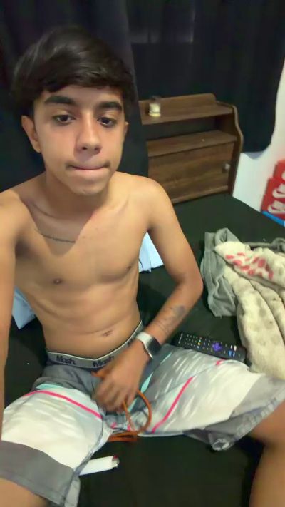 gusztaa live cam on Cam4