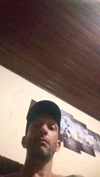 guto1214 live cam on Cam4