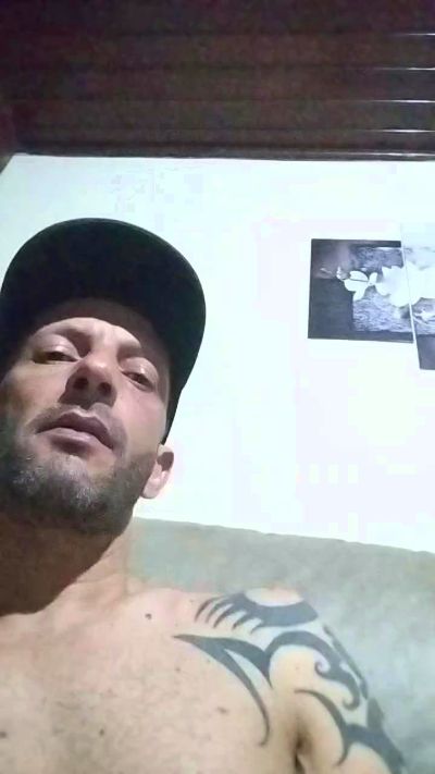 guto1214 live cam on Cam4