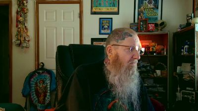 guyboobies live cam on Cam4
