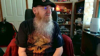 guyboobies live cam on Cam4
