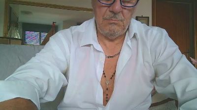 gyordy1 live cam on Cam4