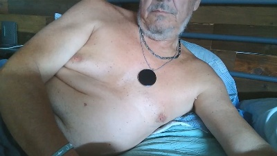 gyordy1 live cam on Cam4