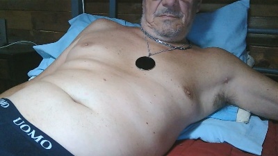 gyordy1 live cam on Cam4