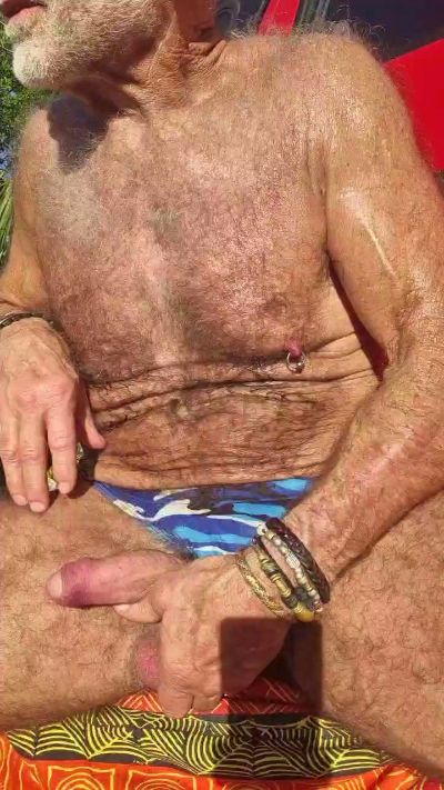 hairy146 live cam on Cam4