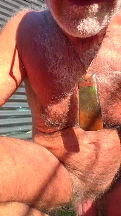 hairy146 live cam on Cam4