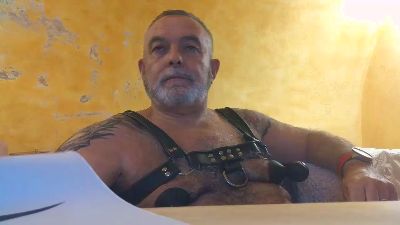 hairy2 live cam on Cam4
