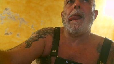 hairy2 live cam on Cam4