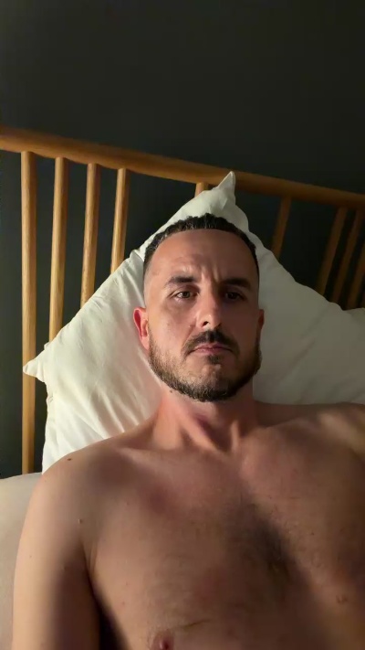 hairyhole83 live cam on Cam4