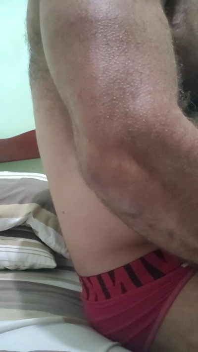 hairynhotguy live cam on Cam4