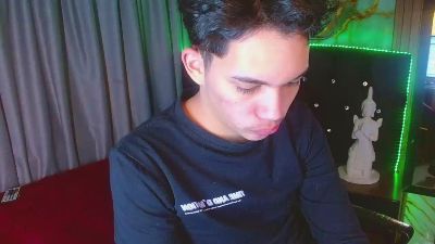 haku_nayro live cam on Cam4