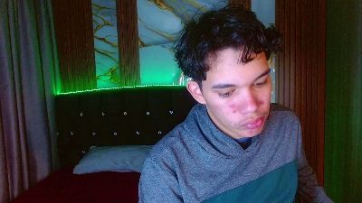haku_nayro live cam on Cam4
