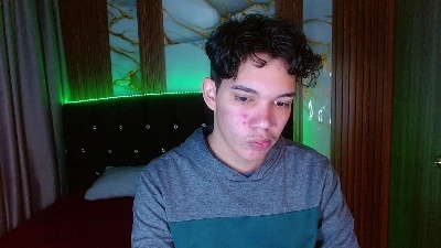 haku_nayro live cam on Cam4