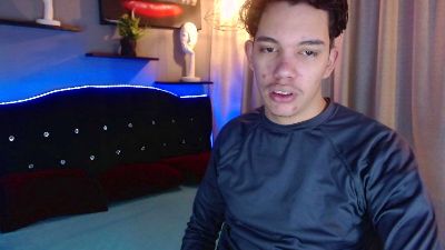 haku_nayro live cam on Cam4