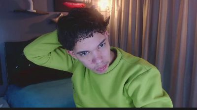 haku_nayro live cam on Cam4