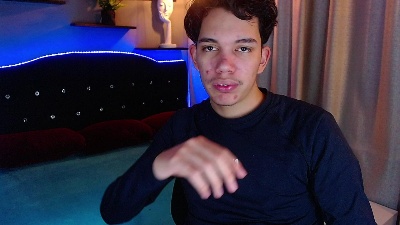 haku_nayro live cam on Cam4