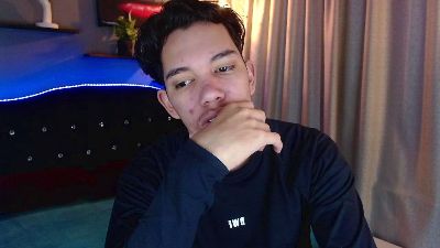 haku_nayro live cam on Cam4