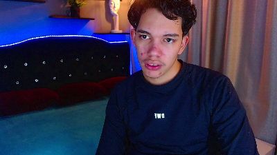 haku_nayro live cam on Cam4
