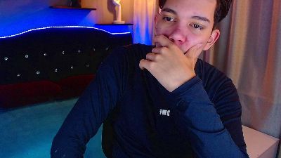 haku_nayro live cam on Cam4