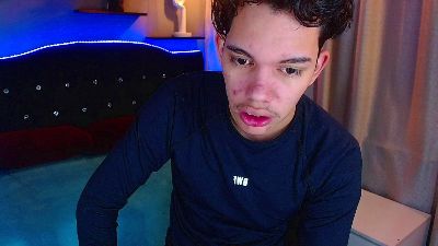 haku_nayro live cam on Cam4