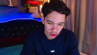 haku_nayro live cam on Cam4