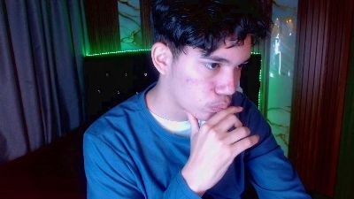 haku_nayro live cam on Cam4