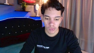 haku_nayro live cam on Cam4