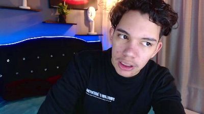 haku_nayro live cam on Cam4