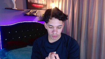 haku_nayro live cam on Cam4