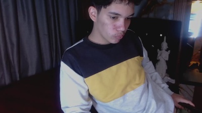 haku_nayro live cam on Cam4