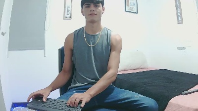harry_232001 live cam on Cam4