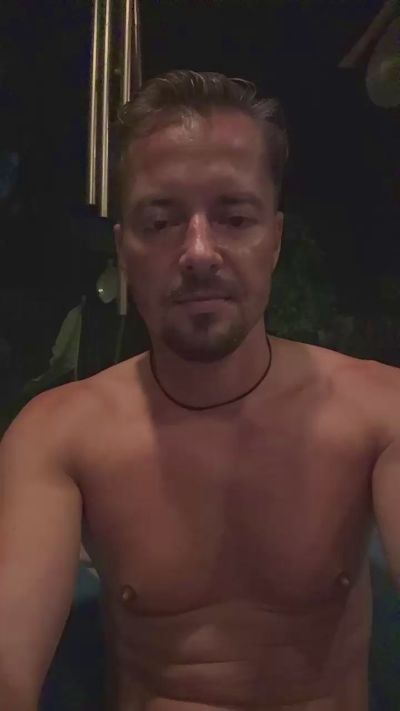 hawktuah1 live cam on Cam4