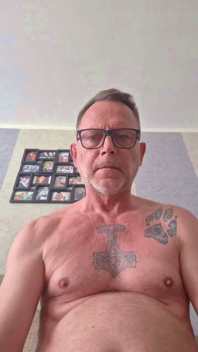 heiko010872 live cam on Cam4