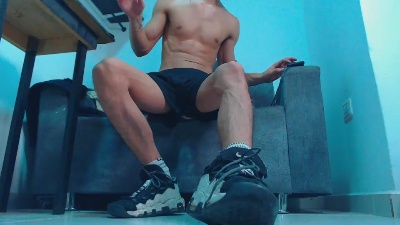 henrrys live cam on Cam4