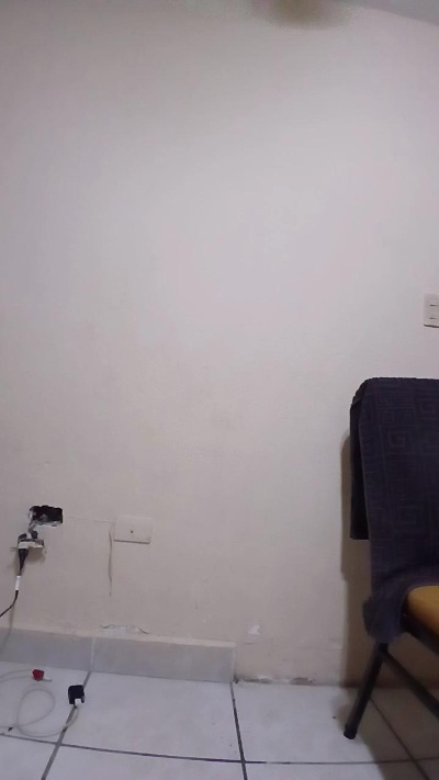 herny_carrillo live cam on Cam4