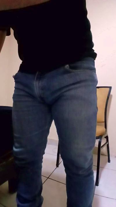 herny_carrillo live cam on Cam4
