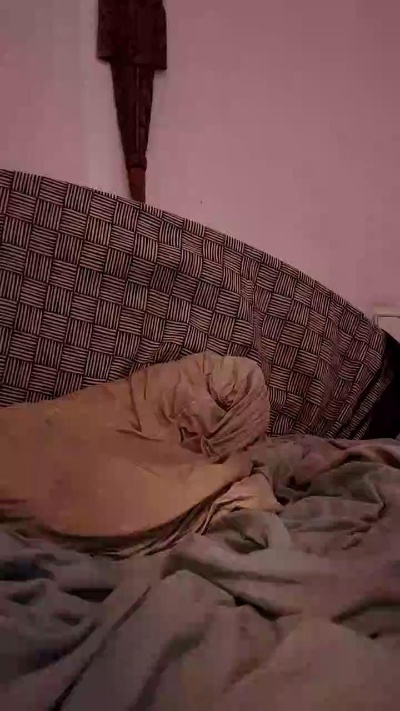 heterokaero1985 live cam on Cam4