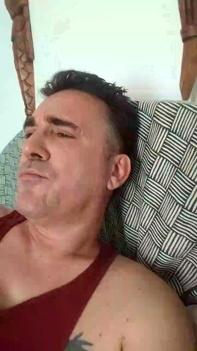 heterokaero1985 live cam on Cam4