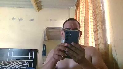 heycharly23 live cam on Cam4