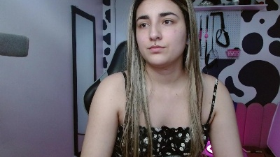 hi_elora live cam on Cam4