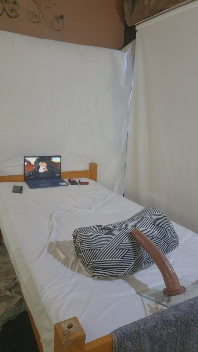 hiddenpleasure5 live cam on Cam4
