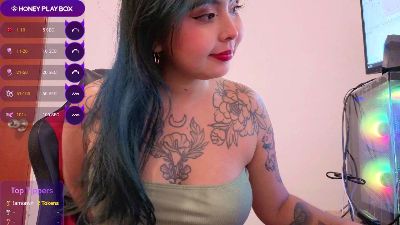hinatatatto1 live cam on Cam4
