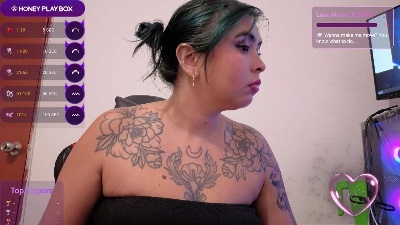 hinatatatto1 live cam on Cam4
