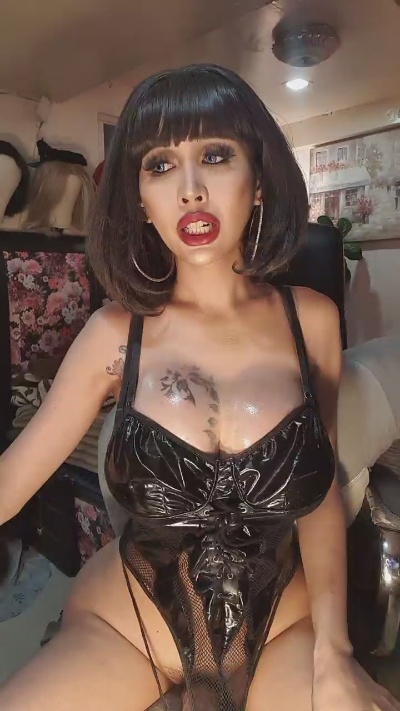 holly_Queen live cam on Cam4