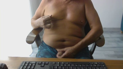 hom40bi live cam on Cam4