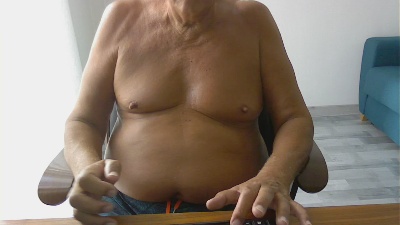 hom40bi live cam on Cam4