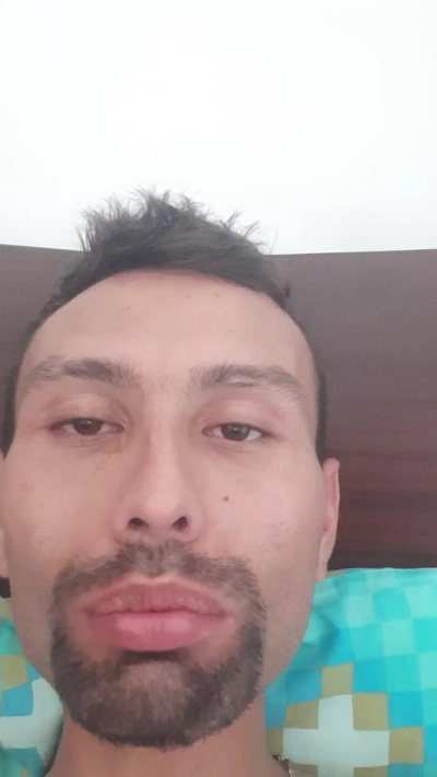 hombrejoven2021 live cam on Cam4