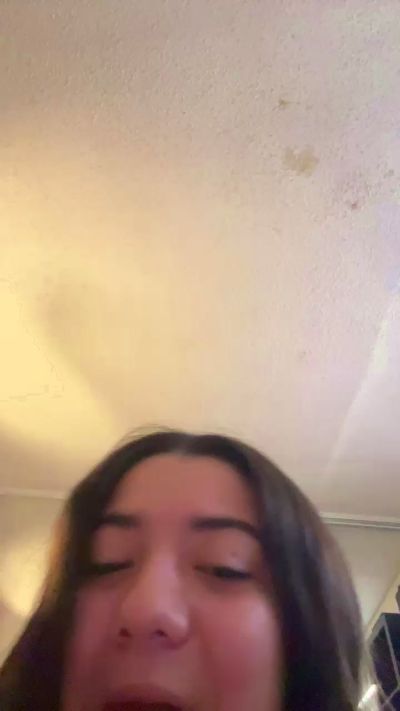 hoodprincess19 Live Cam and Statistics on UnifiedCams