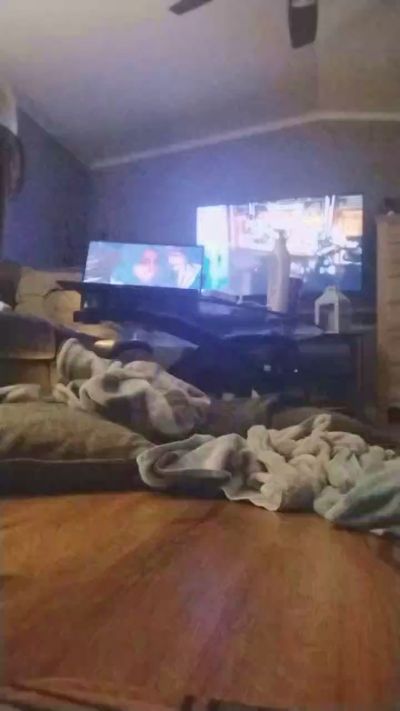 hopebrandon7044 live cam on Cam4