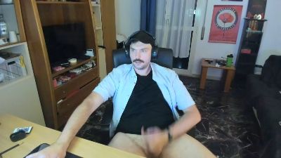 hornyboy327 live cam on Cam4